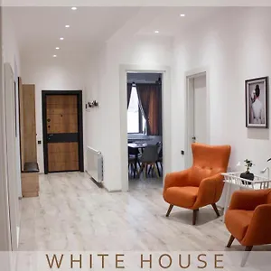 White House فيلة